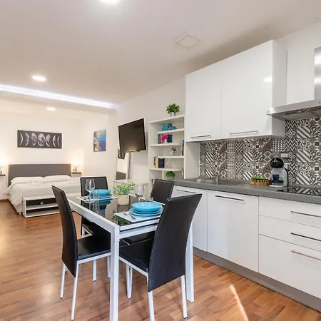 Διαμέρισμα Moderno Monolocale - Centro Storico - Casa Shelter *